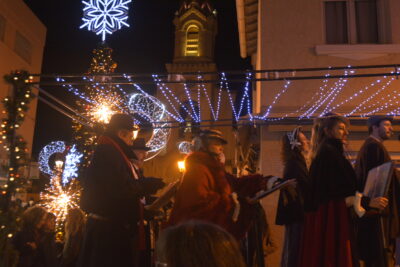 2023-12-15 parade et ouverture du marché de Noël - Agrandir l'image 9 sur 31, fenêtre modale