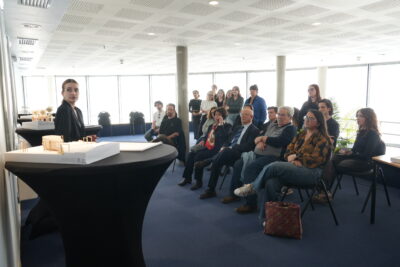 Agrandir l'image 4 sur 16, fenêtre modale